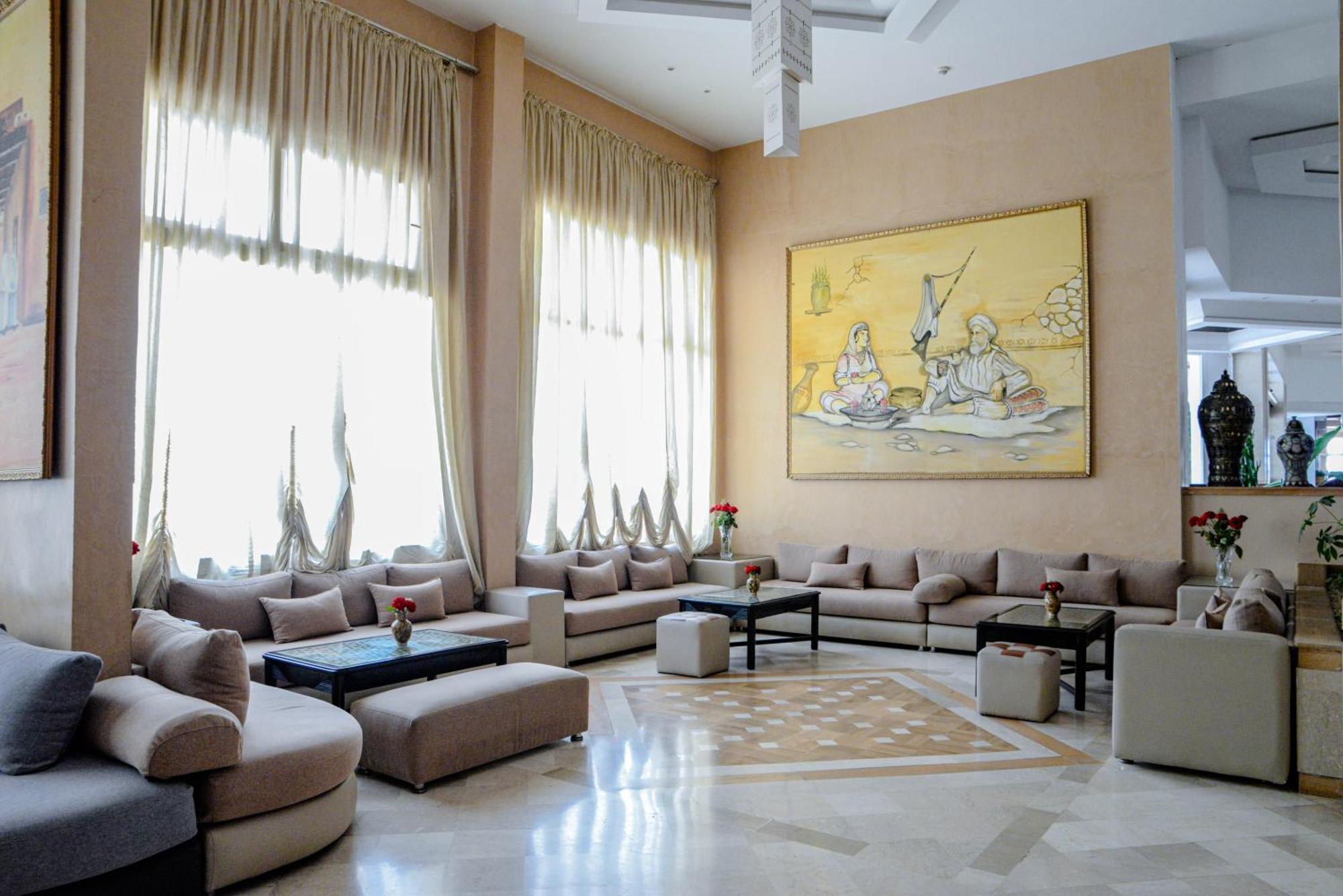 Intouriste Aparthotel 4*